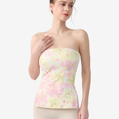A niche sweet and hot girl wraps her breasts around her shoulders