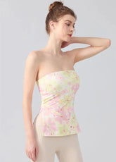 A niche sweet and hot girl wraps her breasts around her shoulders