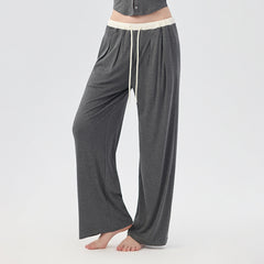 The clouds are loose and cover the hips, And the contrasting color is lazy and wide-leg pants