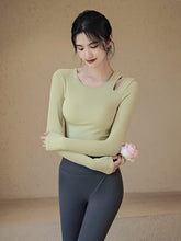 Training long sleeves with chest pads