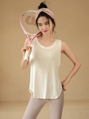 Loose quick-drying cover-up shows off the slimming sports vest