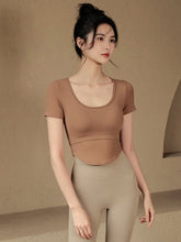 Professional yoga t-shirt with pads