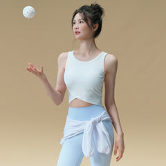 Wear a running Pilates training fitness top outside