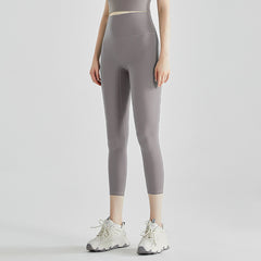 One-size-fits-all cropped pants