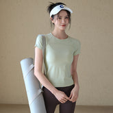 Breathable and slim with short sleeves