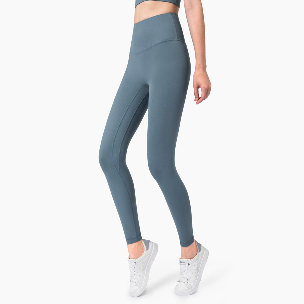 Cropped pants are worn outside the anti-roll edges
