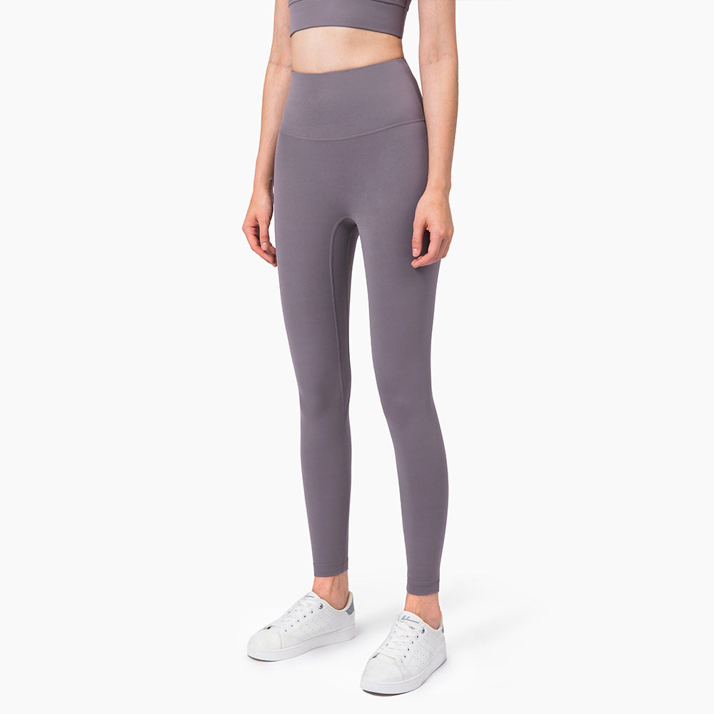 Cropped pants are worn outside the anti-roll edges