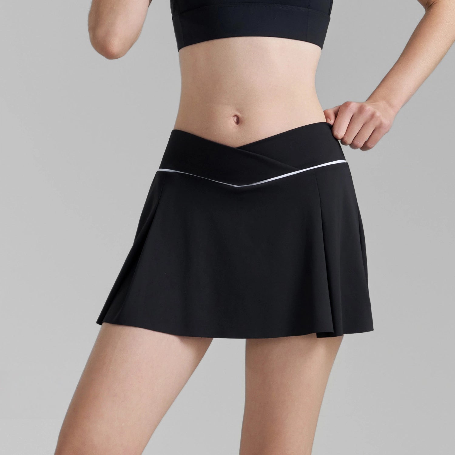 A sports skirt with a cross-waisted cross-waist