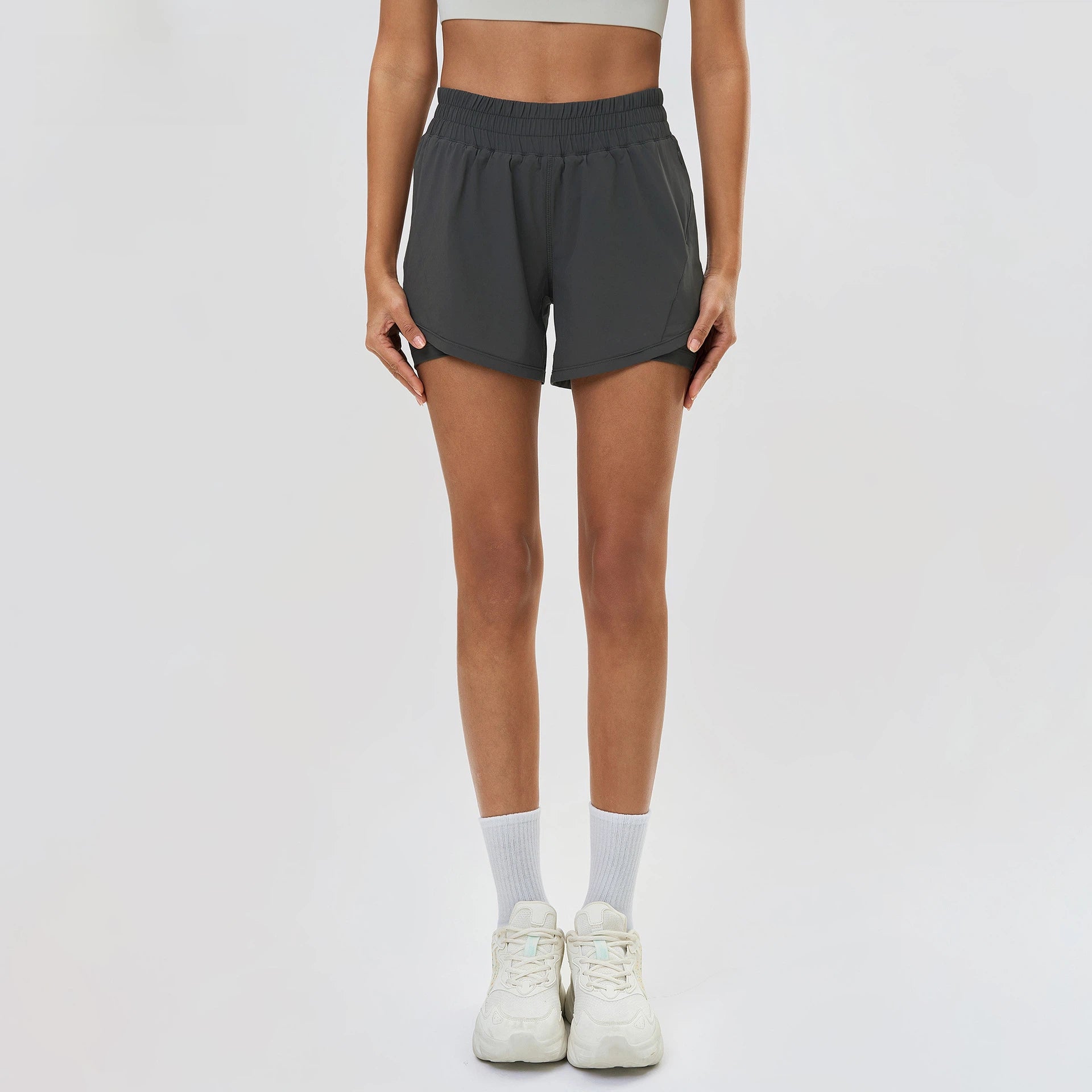 Quick-drying drawstring hip-covering sports shorts