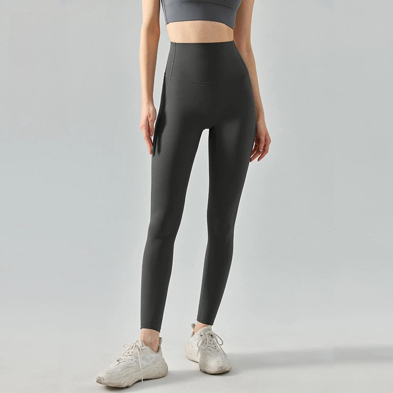 Wear nude sports tight trousers