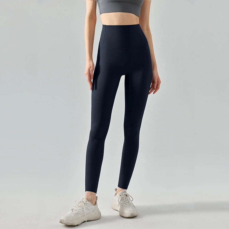 Wear nude sports tight trousers
