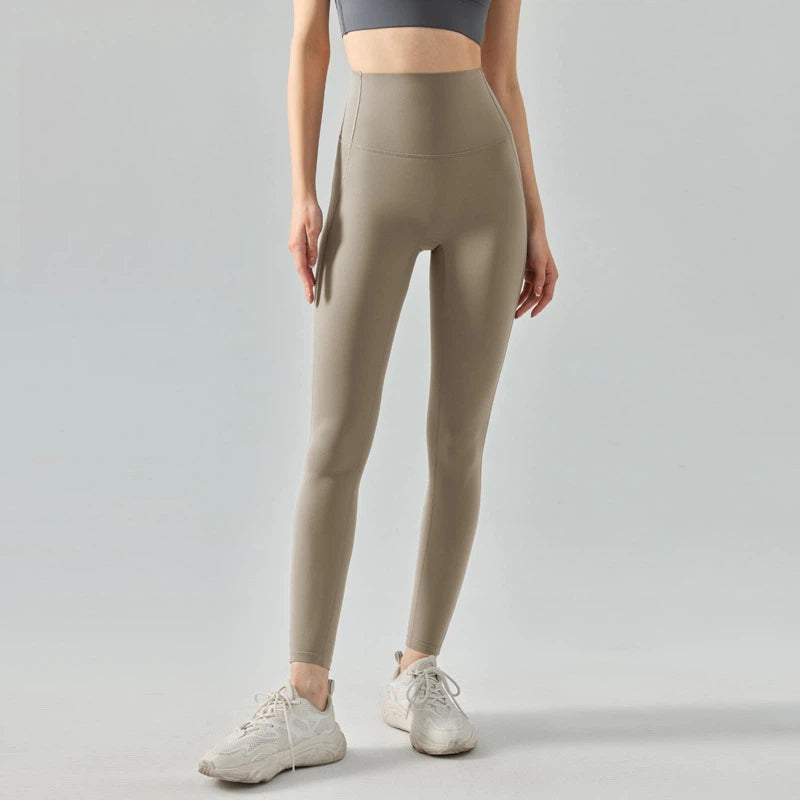 Wear nude sports tight trousers
