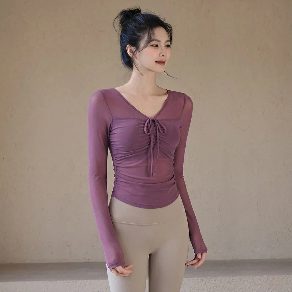 Long-sleeved gym clothes with chest pads and mesh