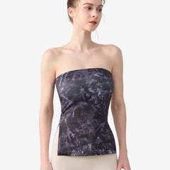 A niche sweet and hot girl wraps her breasts around her shoulders