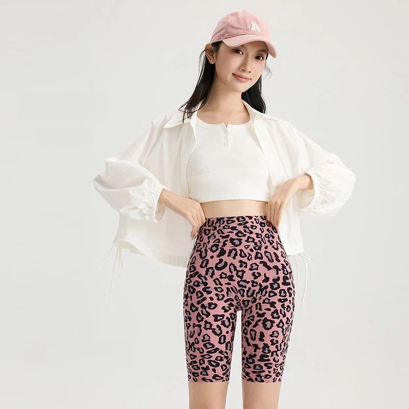 Five-point leopard print belly tuck shark pants