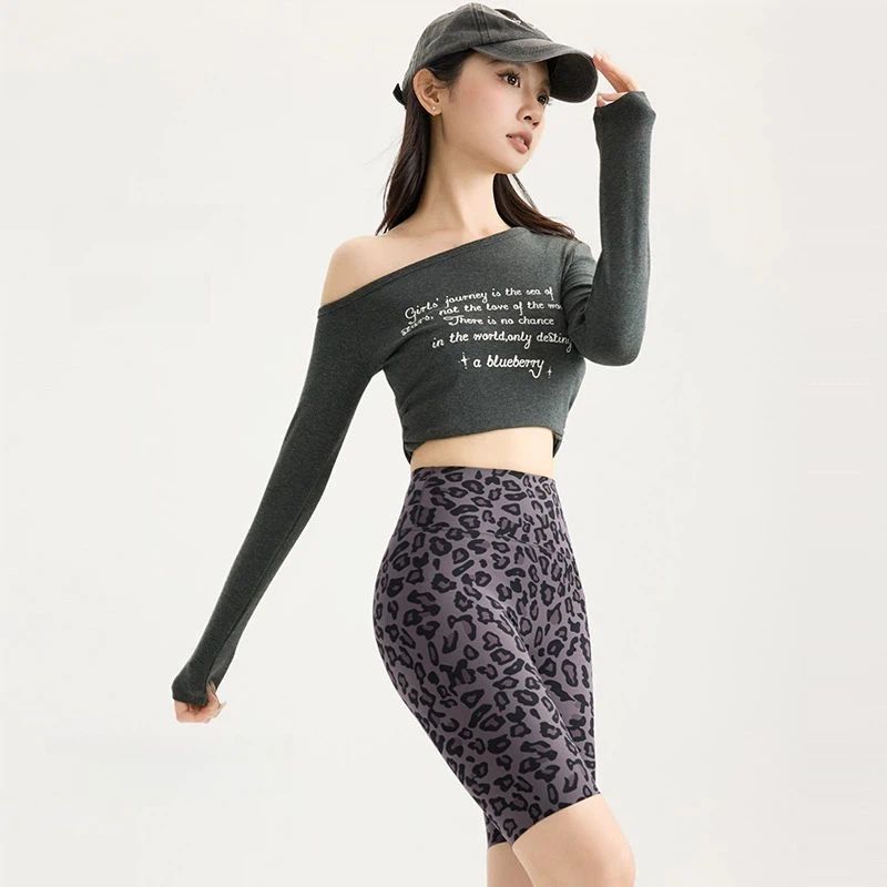 Five-point leopard print belly tuck shark pants