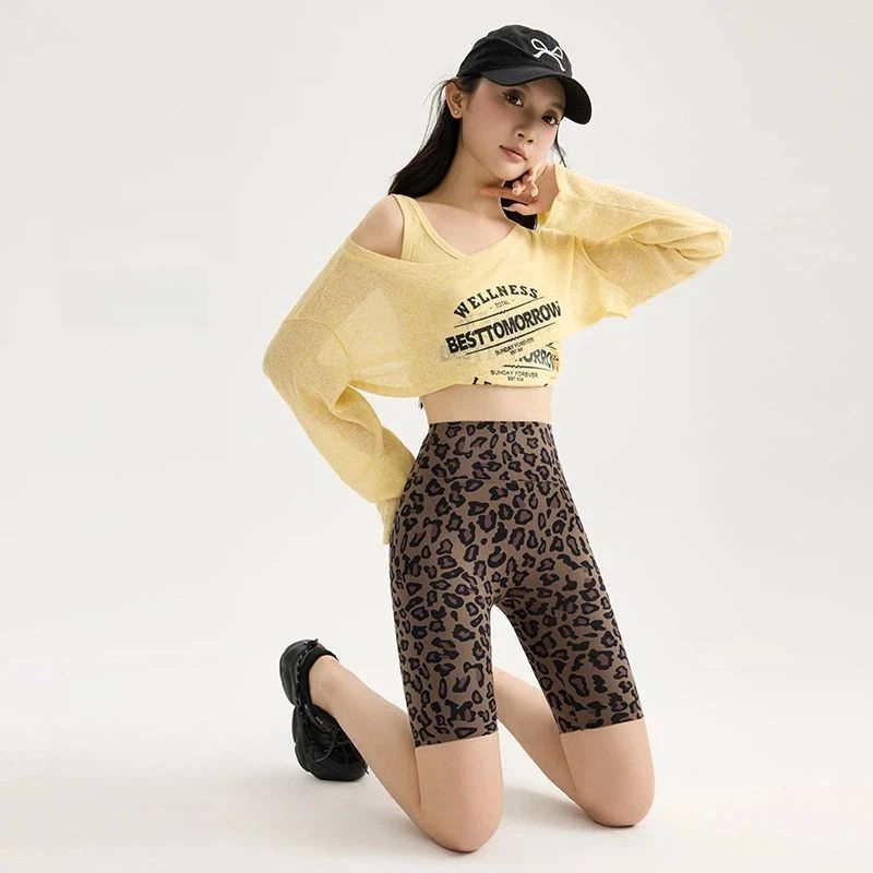 Five-point leopard print belly tuck shark pants