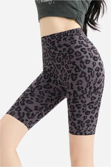 Five-point leopard print belly tuck shark pants