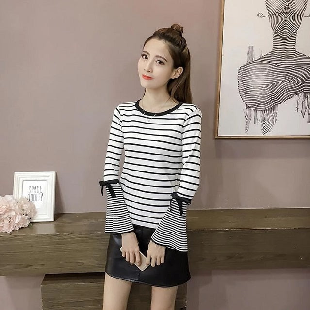 Flare Long Sleeve O-neck Bow decoration Fashion Pullover Sweater