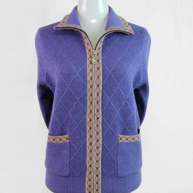 Middle Aged And Elderly Wear Heavy Coats Sweaters