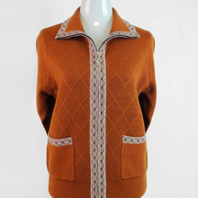 Middle Aged And Elderly Wear Heavy Coats Sweaters