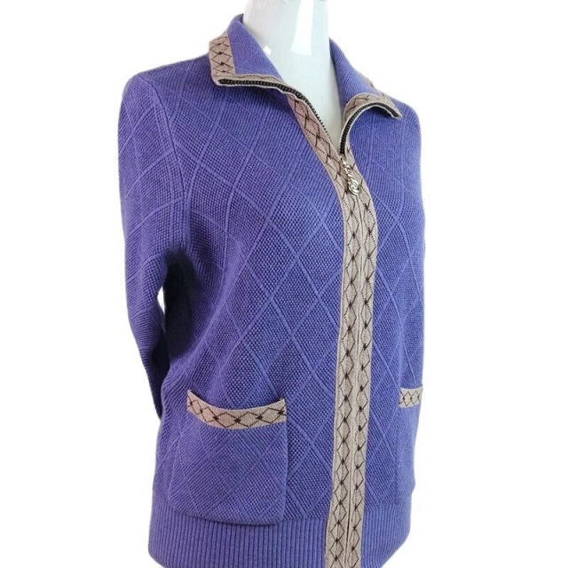 Middle Aged And Elderly Wear Heavy Coats Sweaters