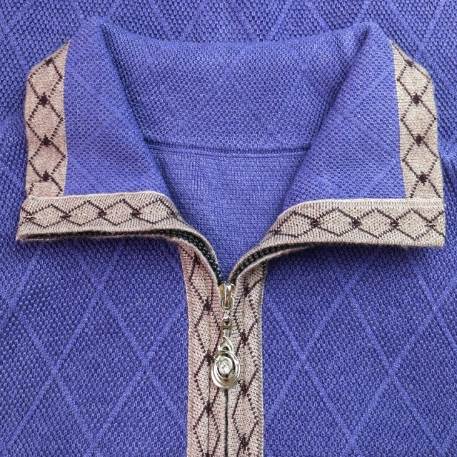 Middle Aged And Elderly Wear Heavy Coats Sweaters