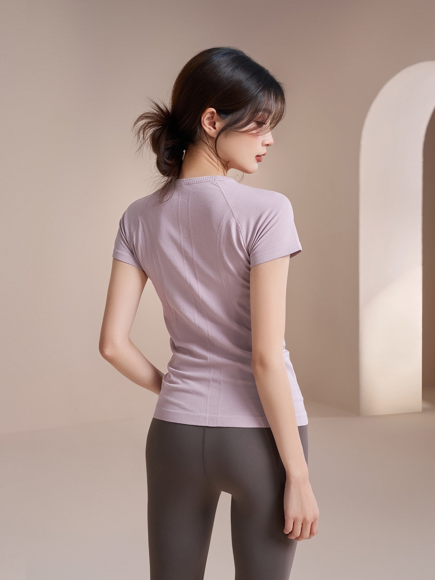 Soft skin-friendly and breathable yoga short sleeves
