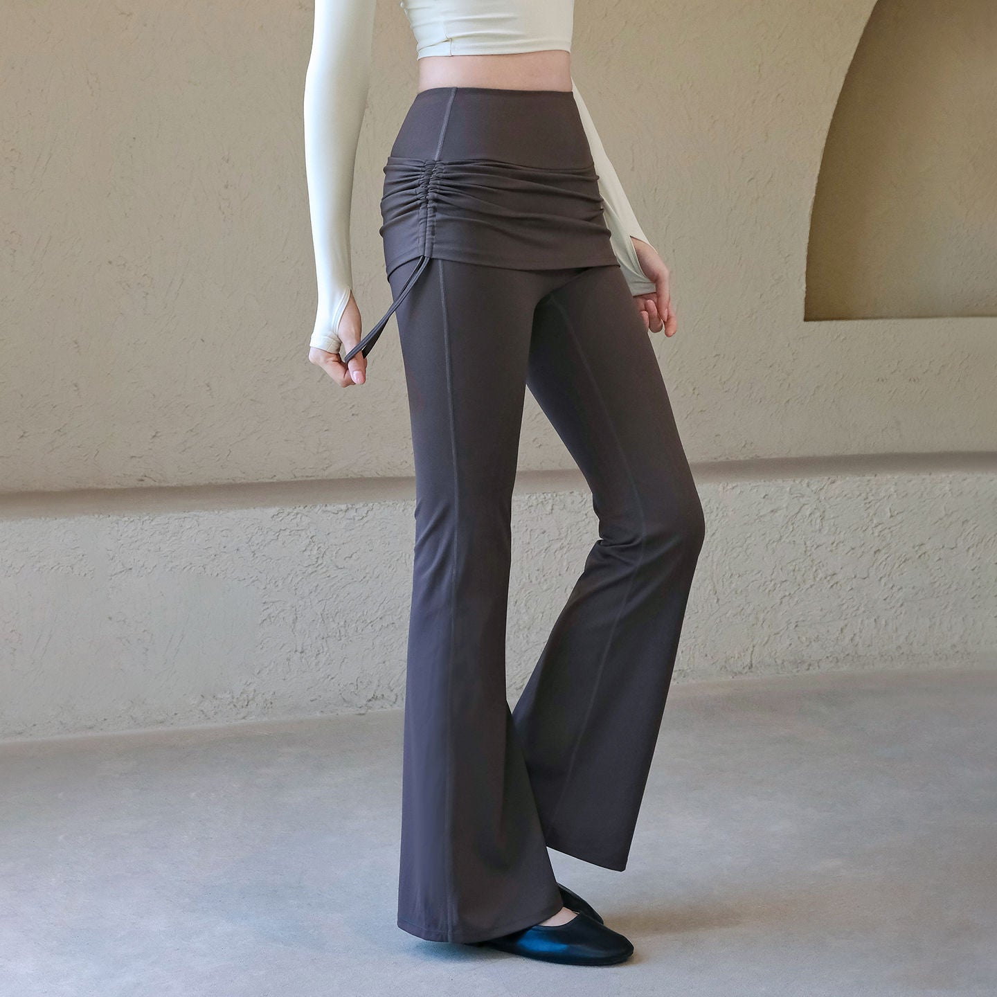 High-waisted slimming and comfortable sports bootcut pants