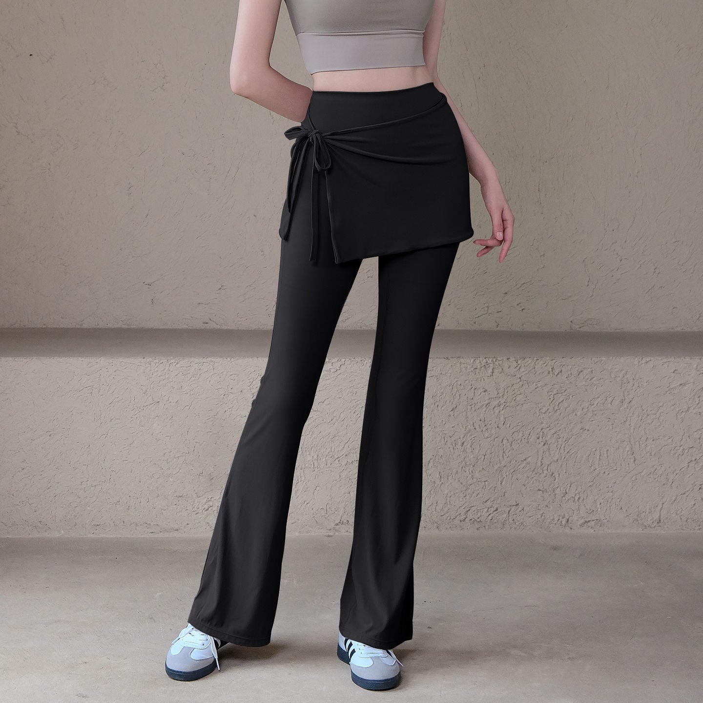 Cool feeling covers the buttocks and slims down sports bootcuts