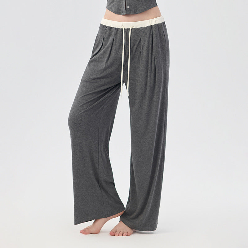 The clouds are loose and cover the hips, And the contrasting color is lazy and wide-leg pants