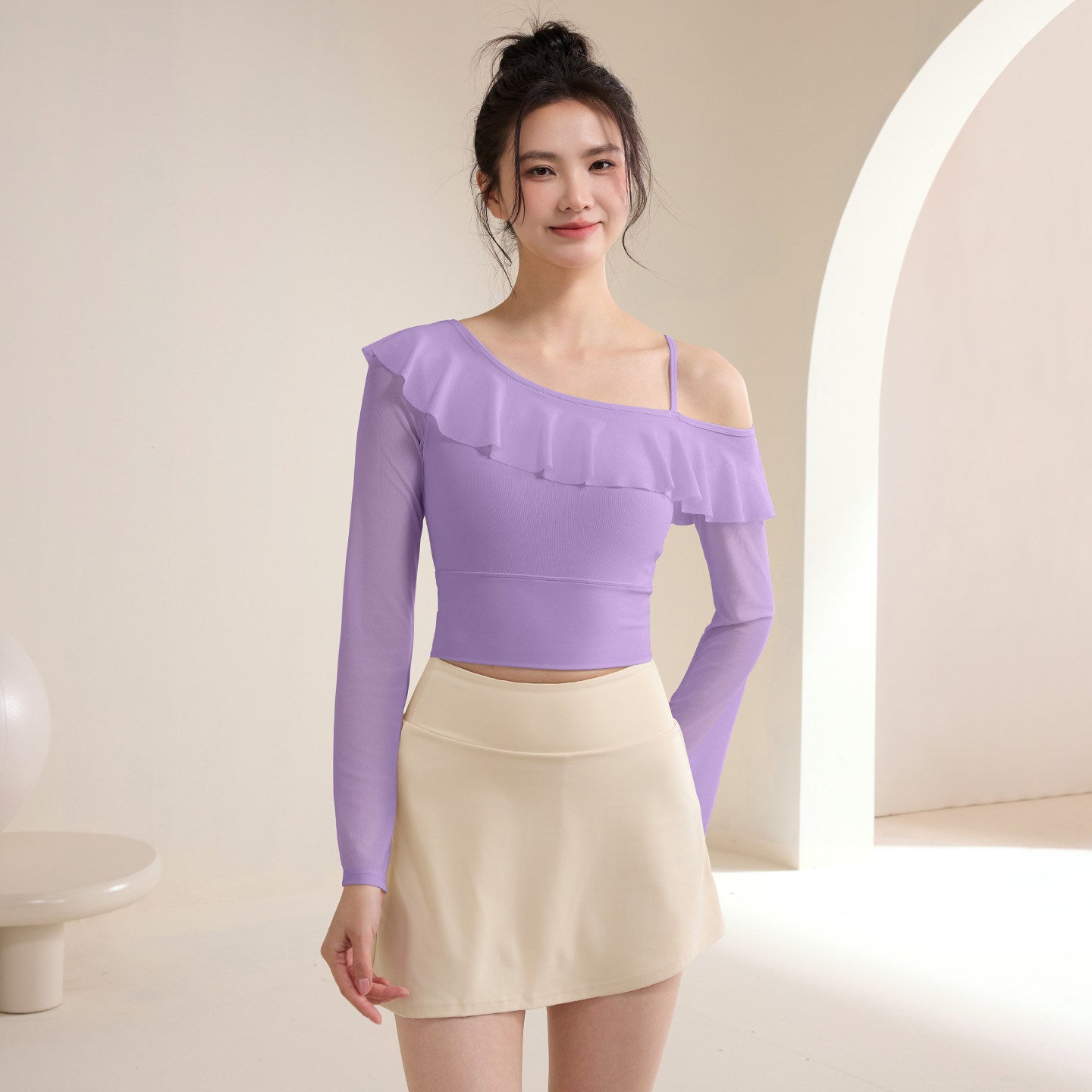 Chic & Slimming Long Sleeve Sports Tee for Yoga & Fitness