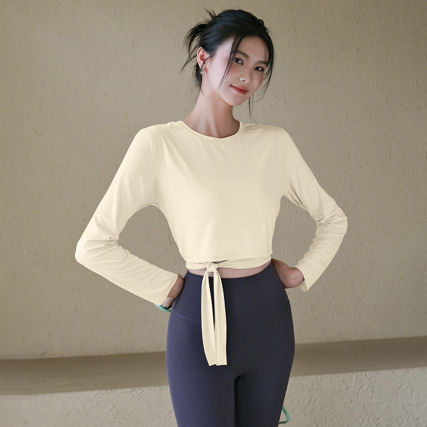 Hollow beautiful back yoga top with long sleeves