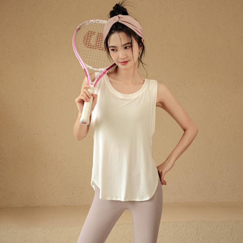 Loose quick-drying cover-up shows off the slimming sports vest