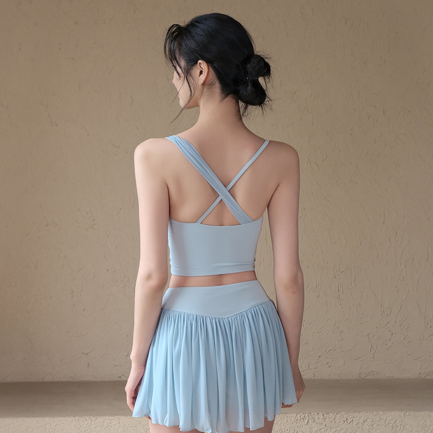 An all-in-one high-quality crossover beauty back tucked breasts fitness bra