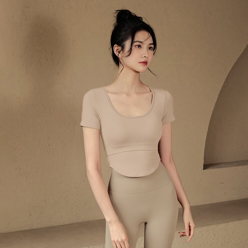 Professional yoga t-shirt with pads