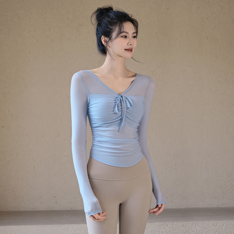 Long-sleeved gym clothes with chest pads and mesh