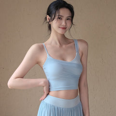 An all-in-one high-quality crossover beauty back tucked breasts fitness bra