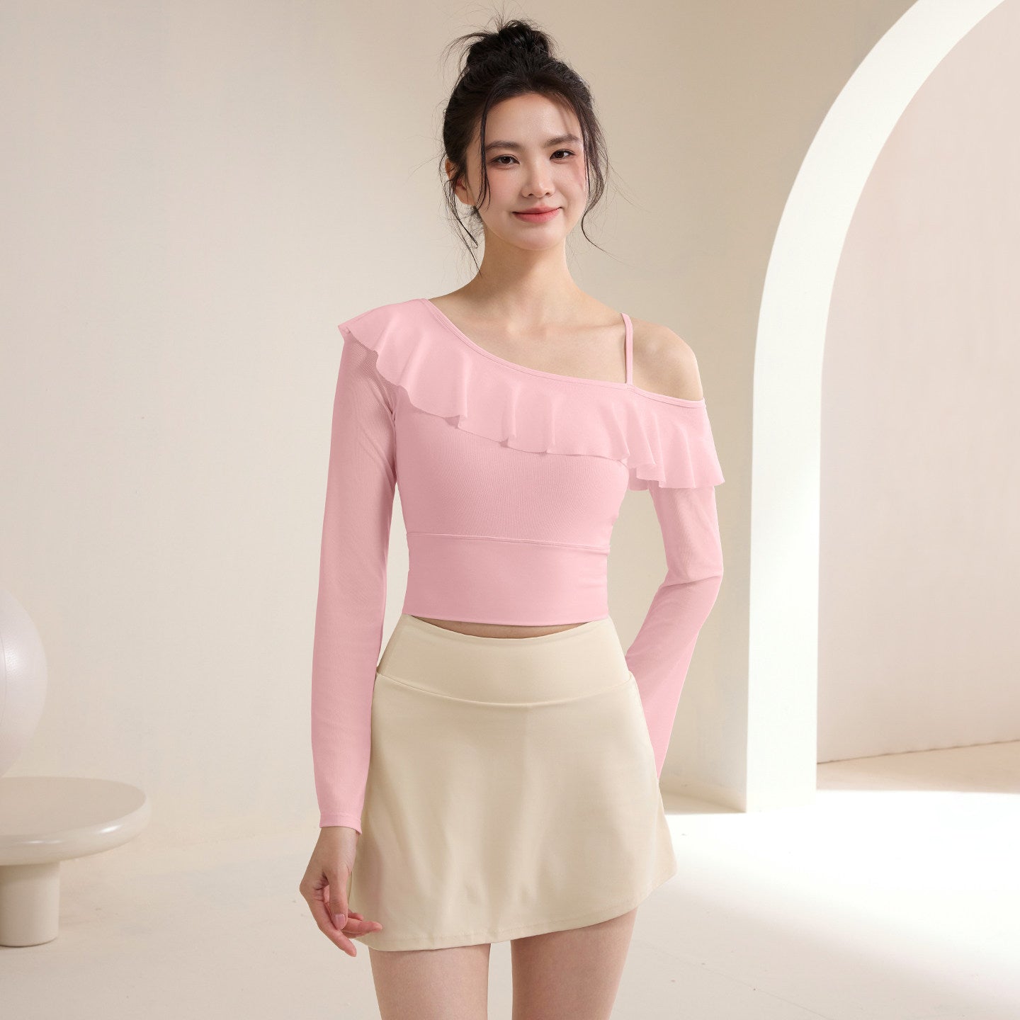 Chic & Slimming Long Sleeve Sports Tee for Yoga & Fitness