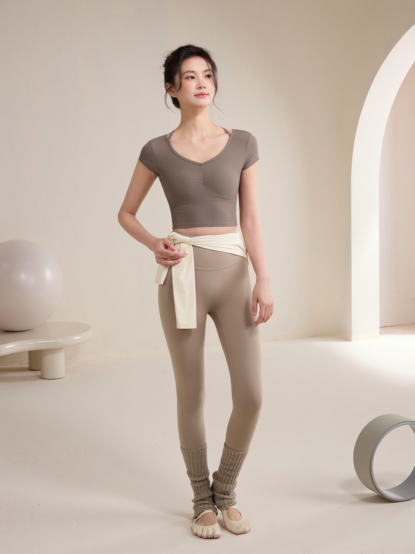 Hollow shirred pleats slim sports short sleeves