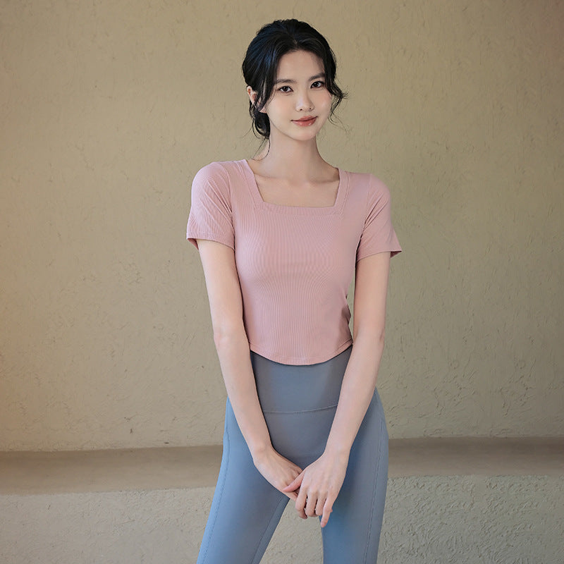 Slimming and figure-hugging sports T-shirt