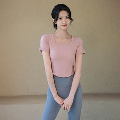 Slimming and figure-hugging sports T-shirt