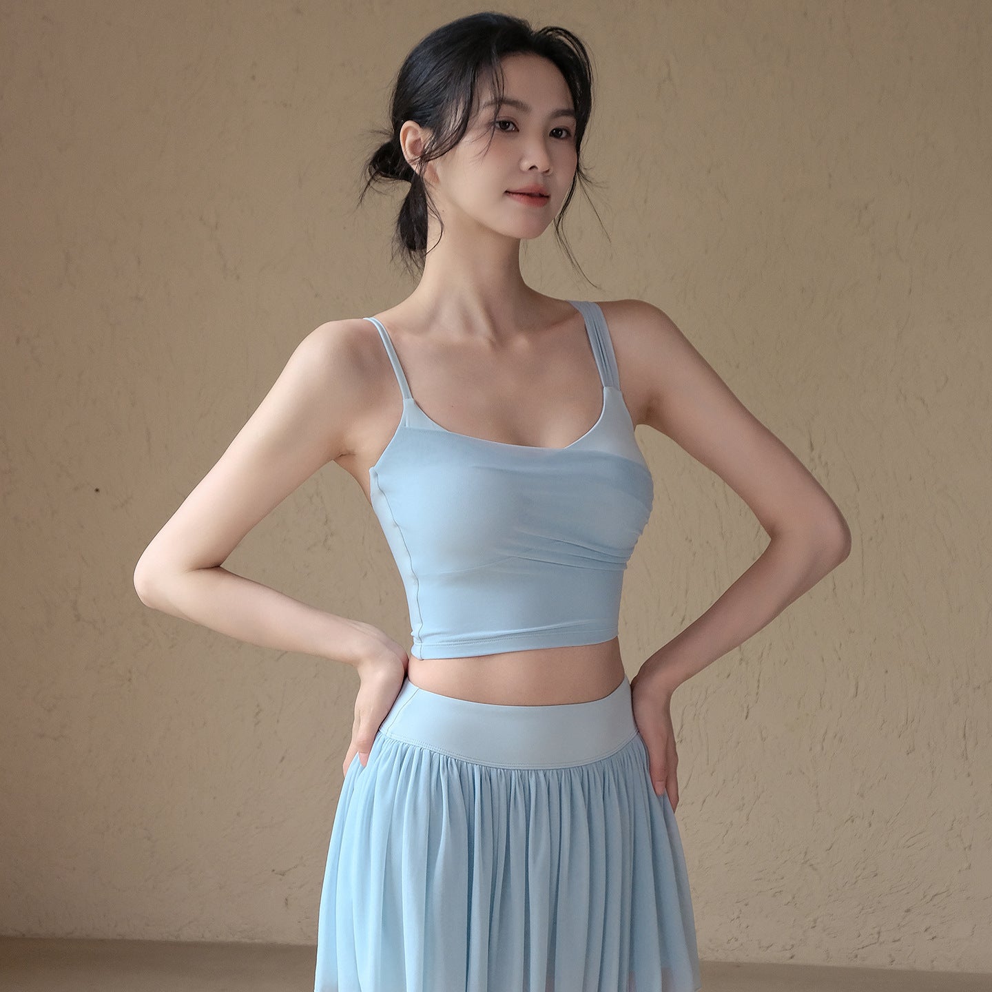 An all-in-one high-quality crossover beauty back tucked breasts fitness bra