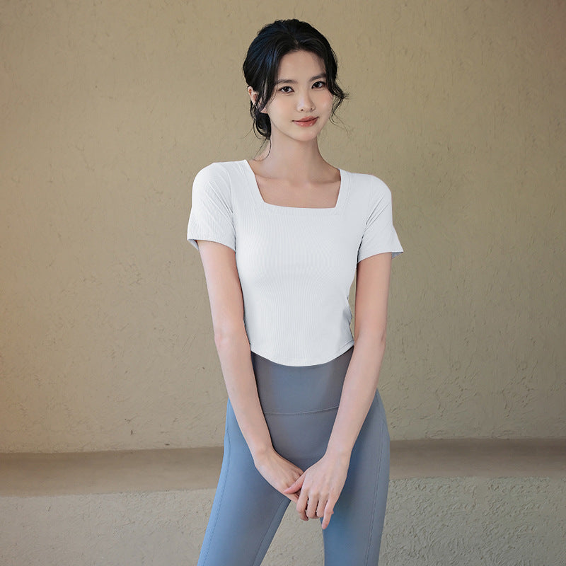 Slimming and figure-hugging sports T-shirt