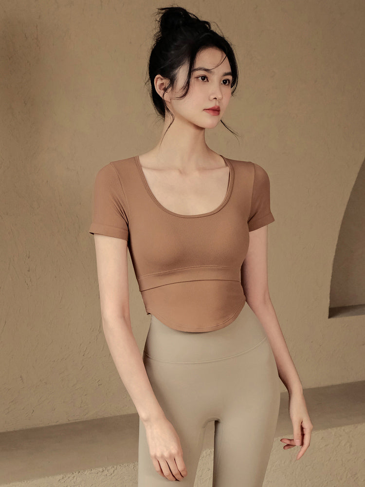 Professional yoga t-shirt with pads
