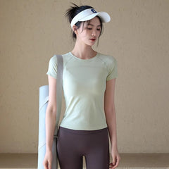 Breathable and slim with short sleeves