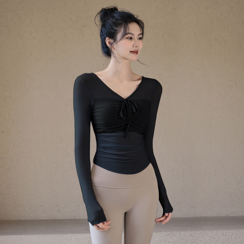 Long-sleeved gym clothes with chest pads and mesh
