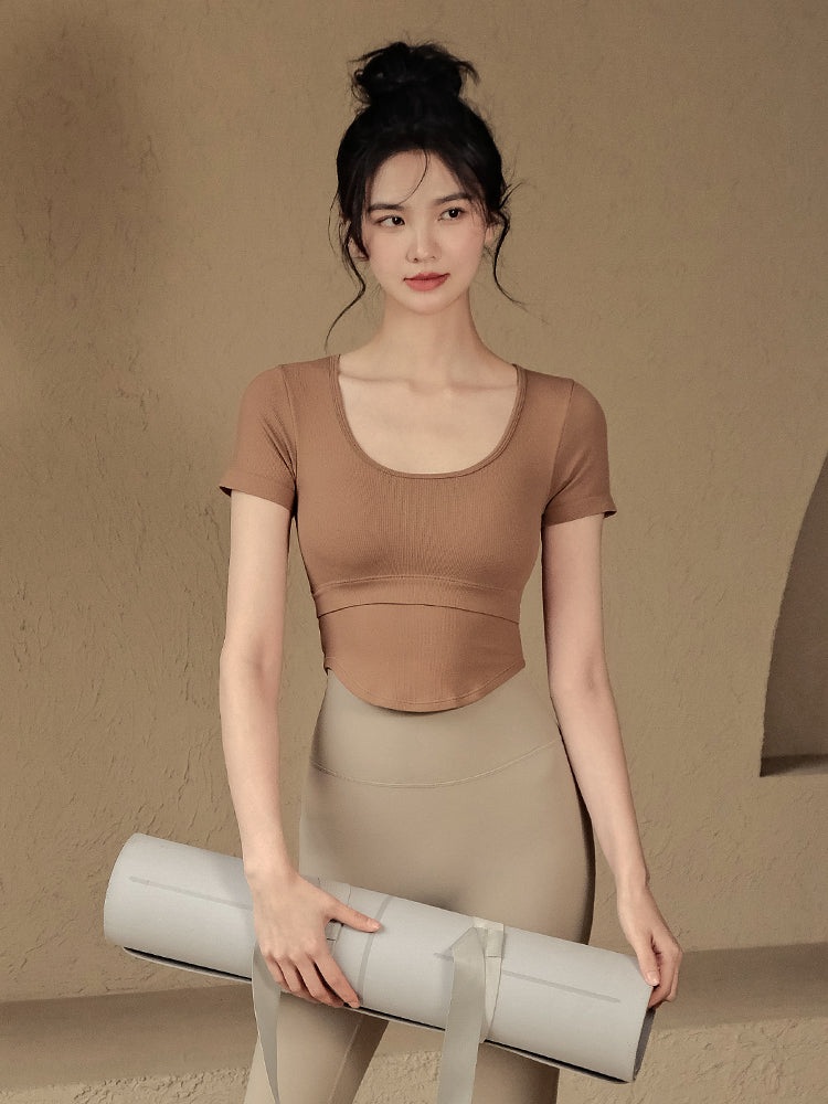 Professional yoga t-shirt with pads