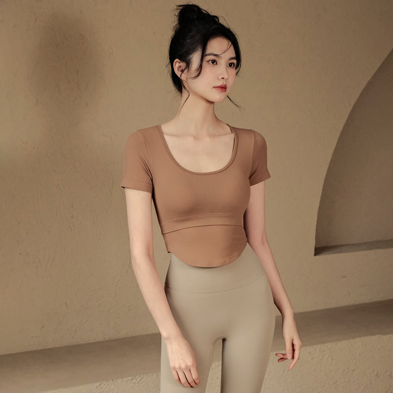 Professional yoga t-shirt with pads
