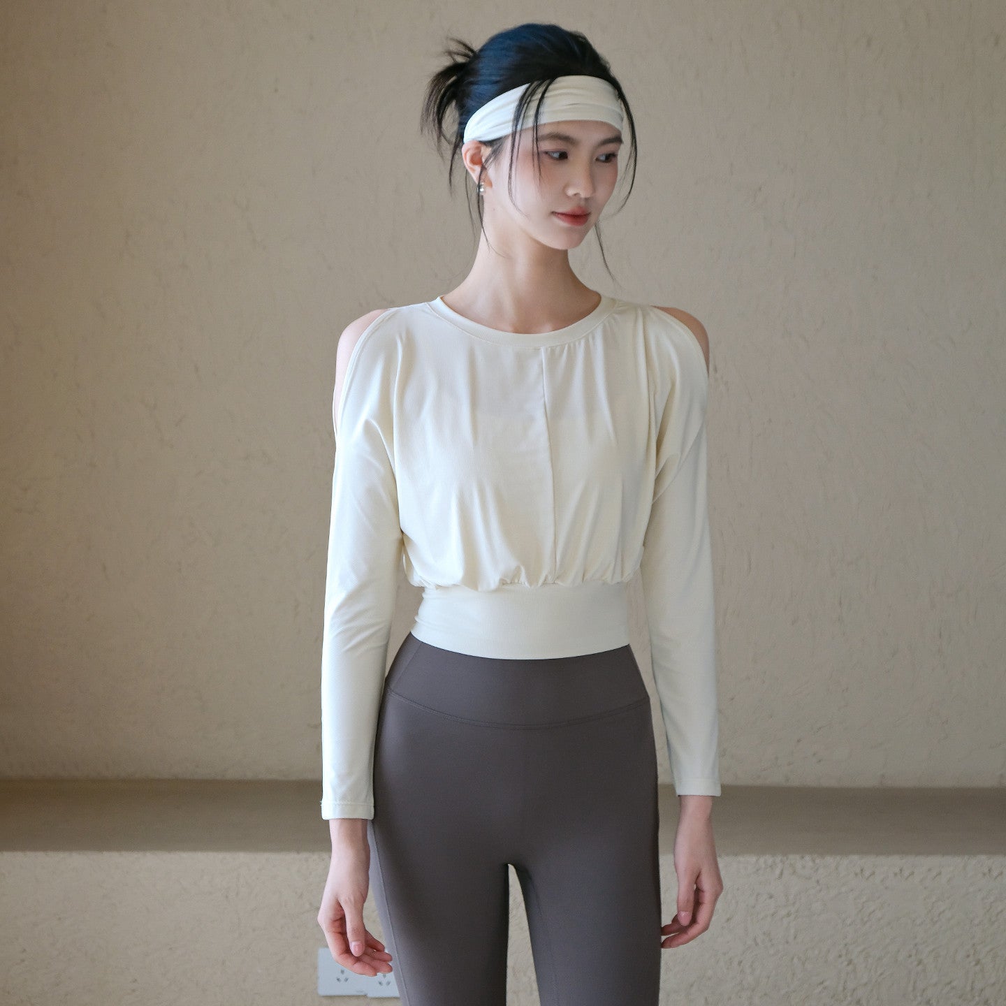 Waist slimming sexy off-the-shoulder fitness top